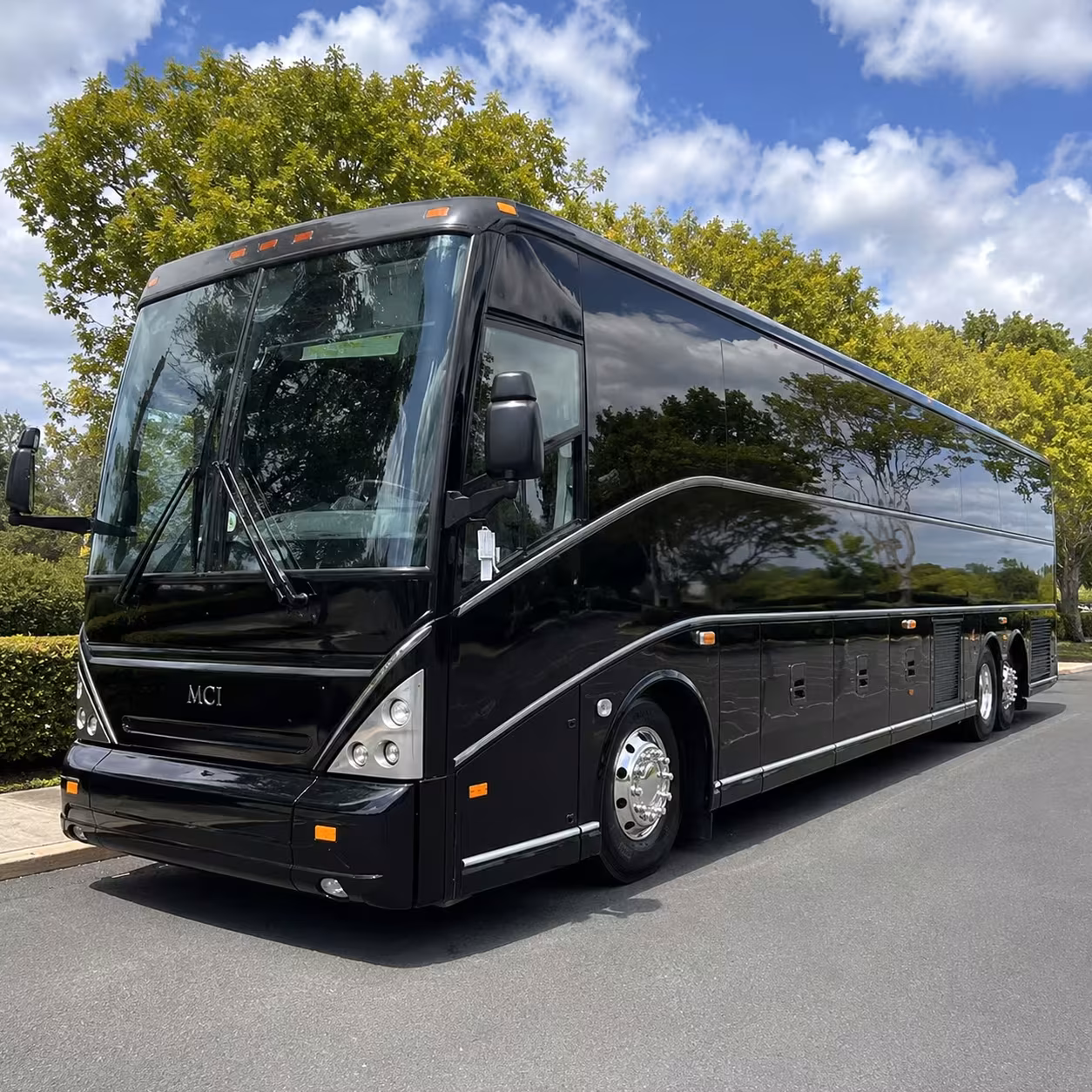 austin employee shuttle buses for i 35 mopac and us 183 commuters